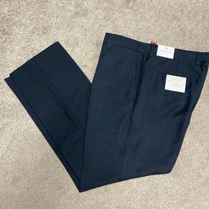 NWT Perry Ellis Modern Fit. Mens size 34x32